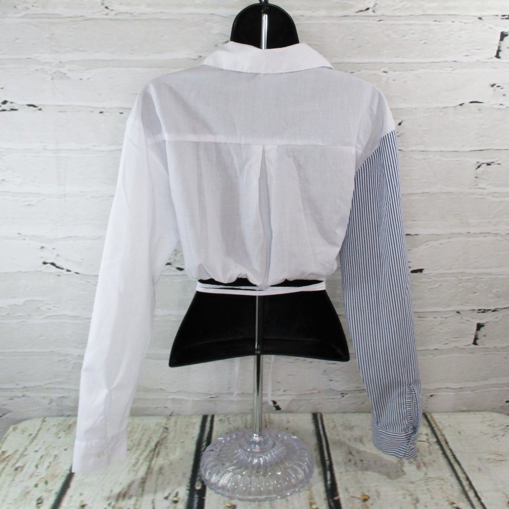 No Frills Junior's Cropped Button Front Top - Picture 2 of 6